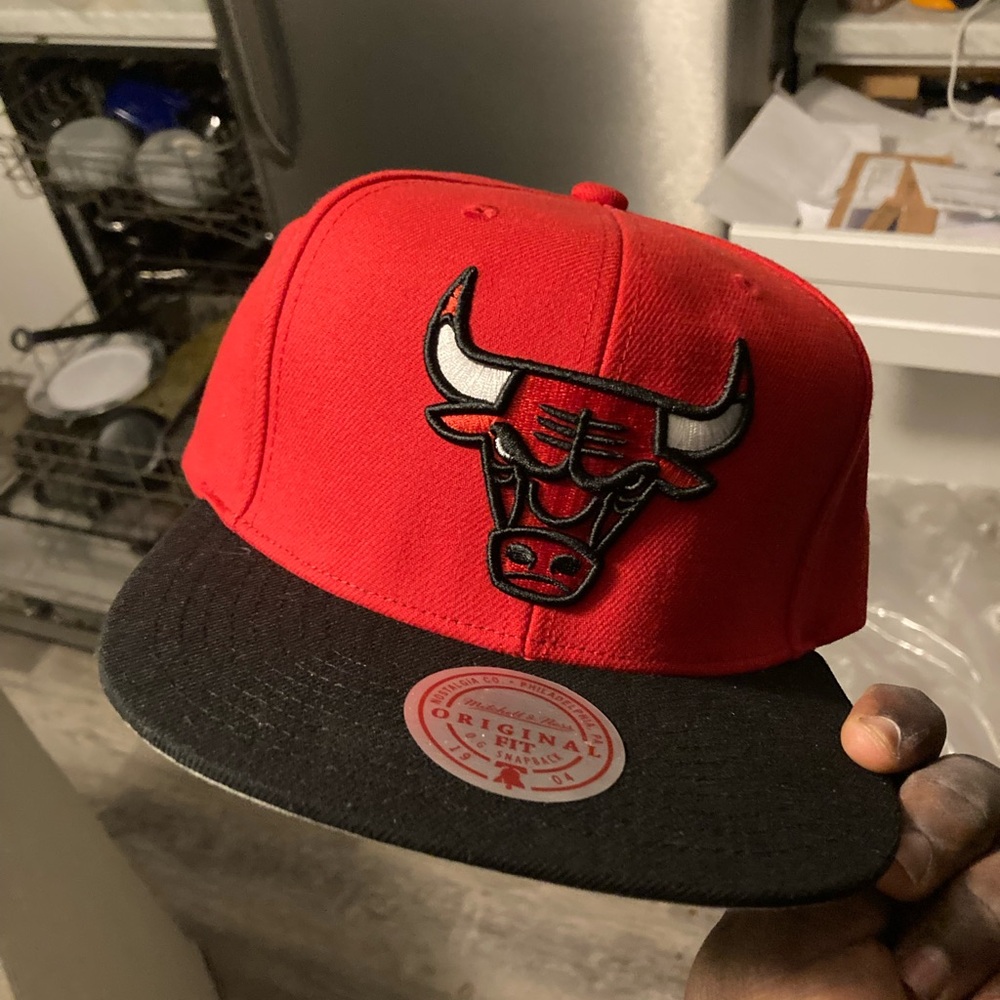 Bulls M&N SnapBack - Picture 2 of 7